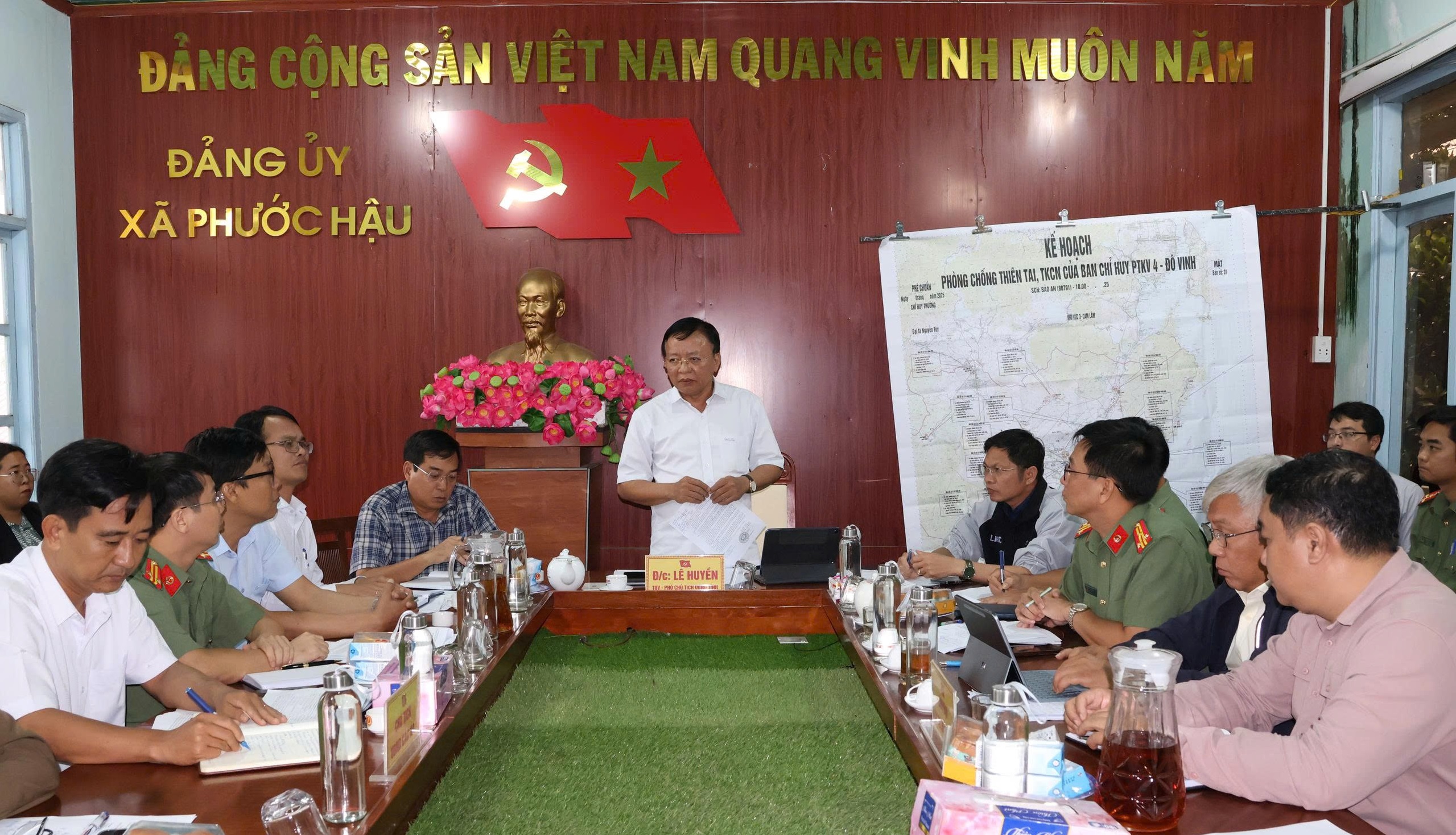 Phó Chủ tịch UBND tỉnh Lê Huyền kiểm tra, chỉ đạo công tác ứng phó bão số 13 tại các xã phía Nam Khánh Hòa